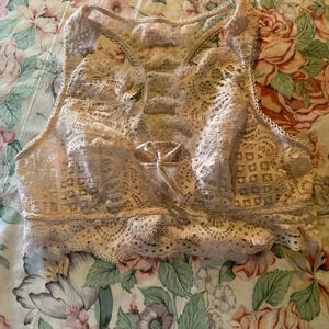 Victoria Secret Women’s  Bralette  Size Medium With Underwire No Underwire